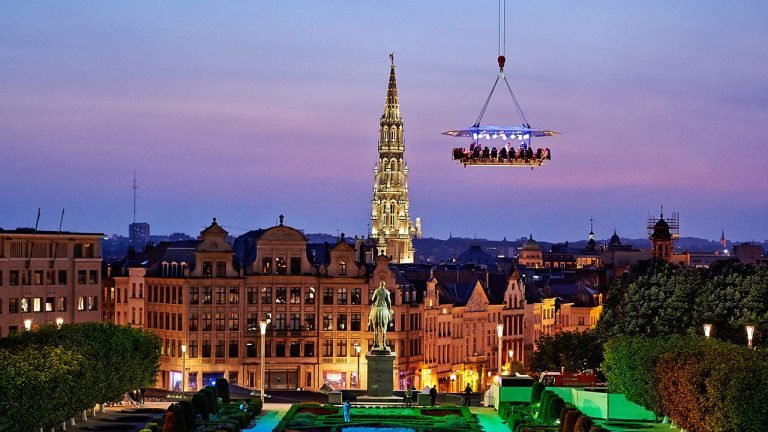 Dinner-in-the-sky-Brussels-Brussel-night - views