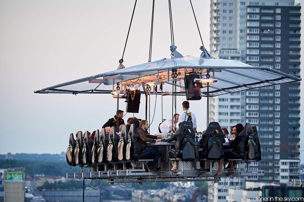 Dinner in the sky Brussels Guests in the sky