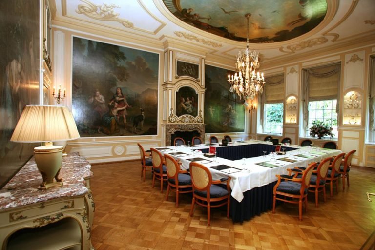 Conferences-and-Meetings-Set-up