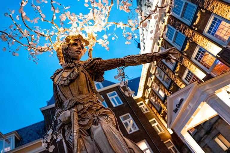 Event-Production-Stilt-Walker