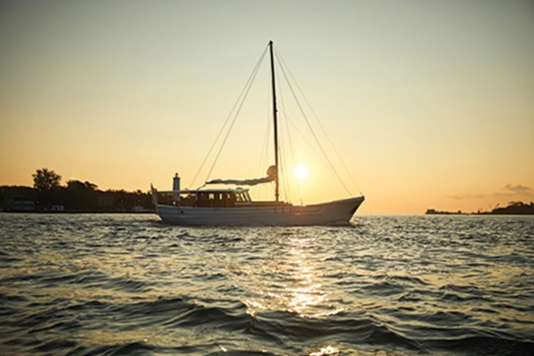 Incentives and travel sailing